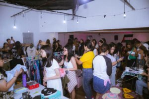 Pop-up crowd